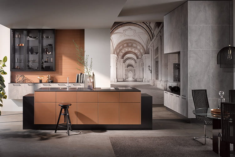 Küche mit Kochfeldabzug im JOPPE Showroom Braunschweig